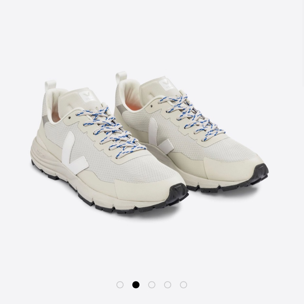 Brand new in box Veja Dekkans in Natural White